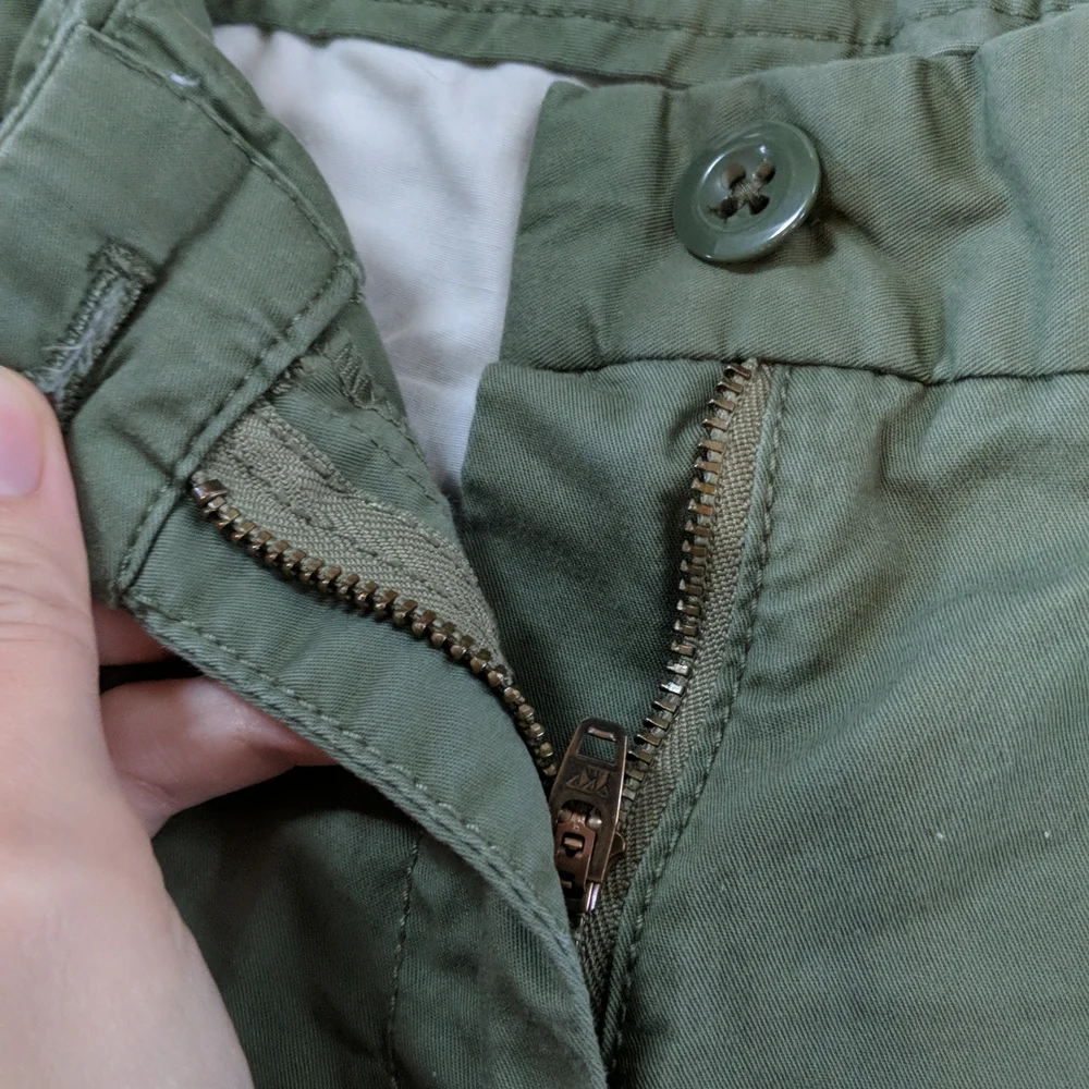 $5 w/bundle J.Crew Green Bermuda Shorts Sz 4